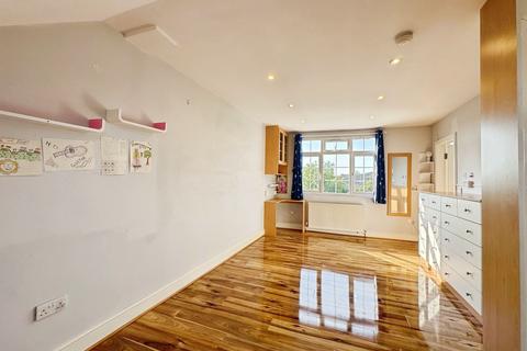 2 bedroom duplex for sale, Camrose Avenue, Edgware, HA8