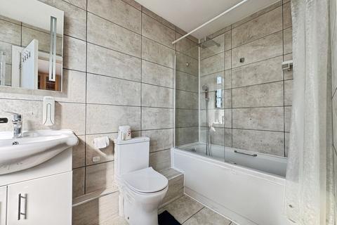 2 bedroom duplex for sale, Camrose Avenue, Edgware, HA8