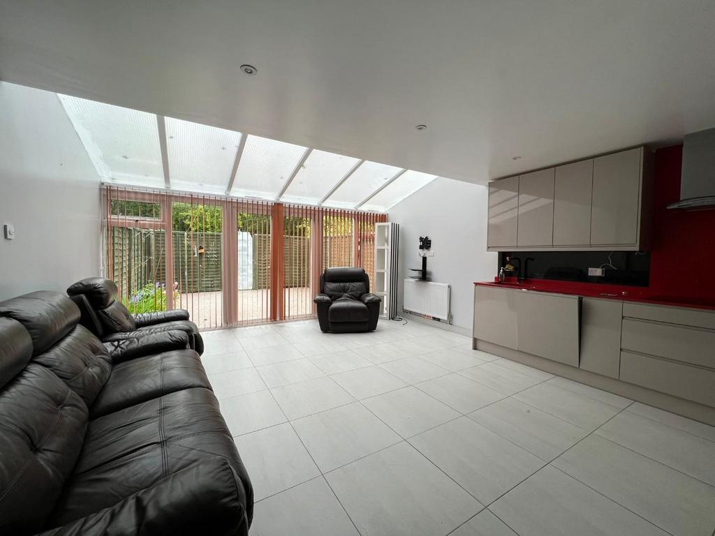 House in London - View 2
