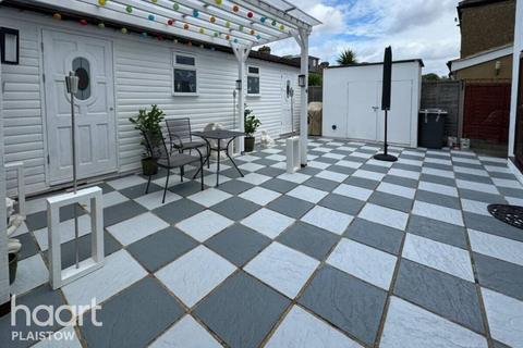 5 bedroom detached house for sale, Dundee Road, London
