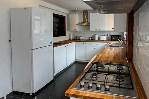 5 bedroom detached house for sale, Dundee Road, London