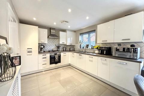 3 bedroom semi-detached house for sale, Daisy Way, Bexhill, TN40