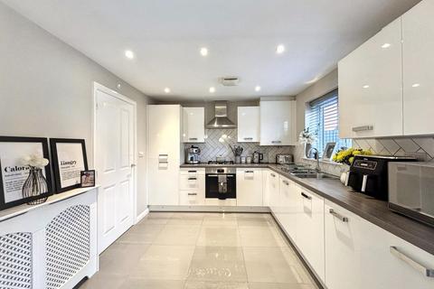 3 bedroom semi-detached house for sale, Daisy Way, Bexhill, TN40