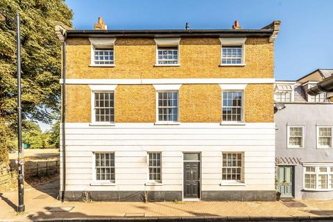3 bedroom flat to rent, Thames Street, Sunbury-On-Thames TW16
