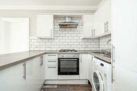 3 bedroom flat to rent, Thames Street, Sunbury-On-Thames TW16