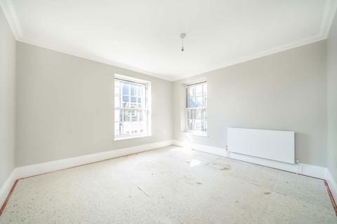 3 bedroom flat to rent, Thames Street, Sunbury-On-Thames TW16