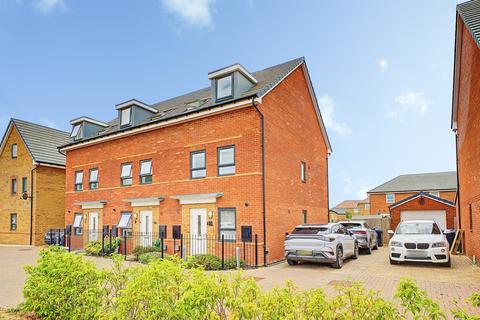 3 bedroom end of terrace house for sale, Stratford Drive, Overstone, Northampton