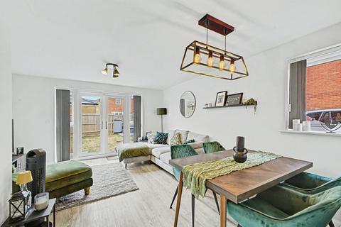 3 bedroom end of terrace house for sale, Stratford Drive, Overstone, Northampton