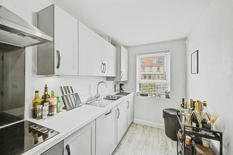 3 bedroom end of terrace house for sale, Stratford Drive, Overstone, Northampton
