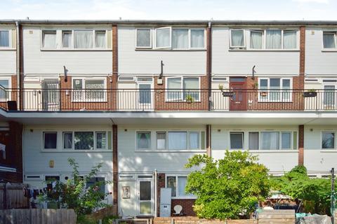 3 bedroom flat for sale, Snowshill Road, London, E12