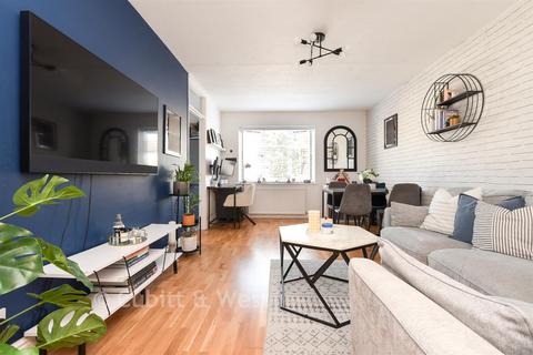 2 bedroom ground floor flat for sale, Chelsea Gardens, Sutton SM3