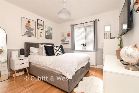 2 bedroom ground floor flat for sale, Chelsea Gardens, Sutton SM3