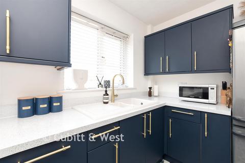 2 bedroom ground floor flat for sale, Chelsea Gardens, Sutton SM3