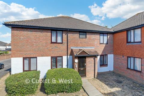 2 bedroom ground floor flat for sale, Chelsea Gardens, Sutton SM3