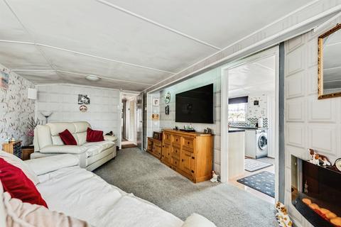 2 bedroom park home for sale, New Look Mobile Home Park, Carterton, Oxfordshire