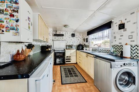 2 bedroom park home for sale, New Look Mobile Home Park, Carterton, Oxfordshire