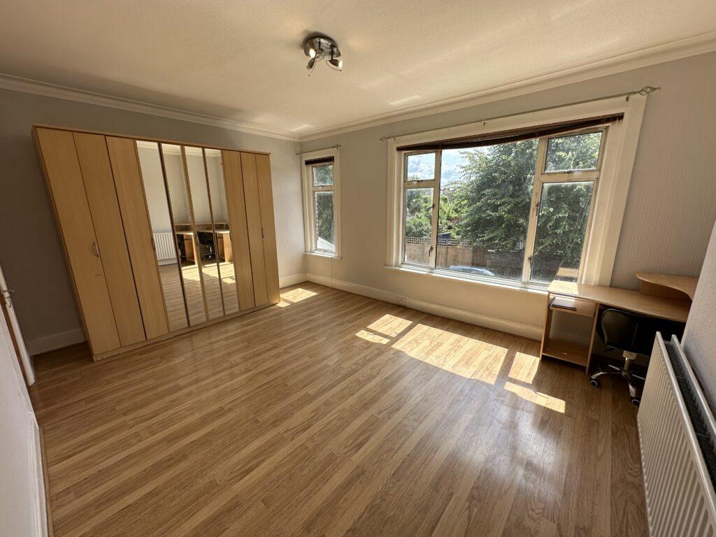 House in London - View 2