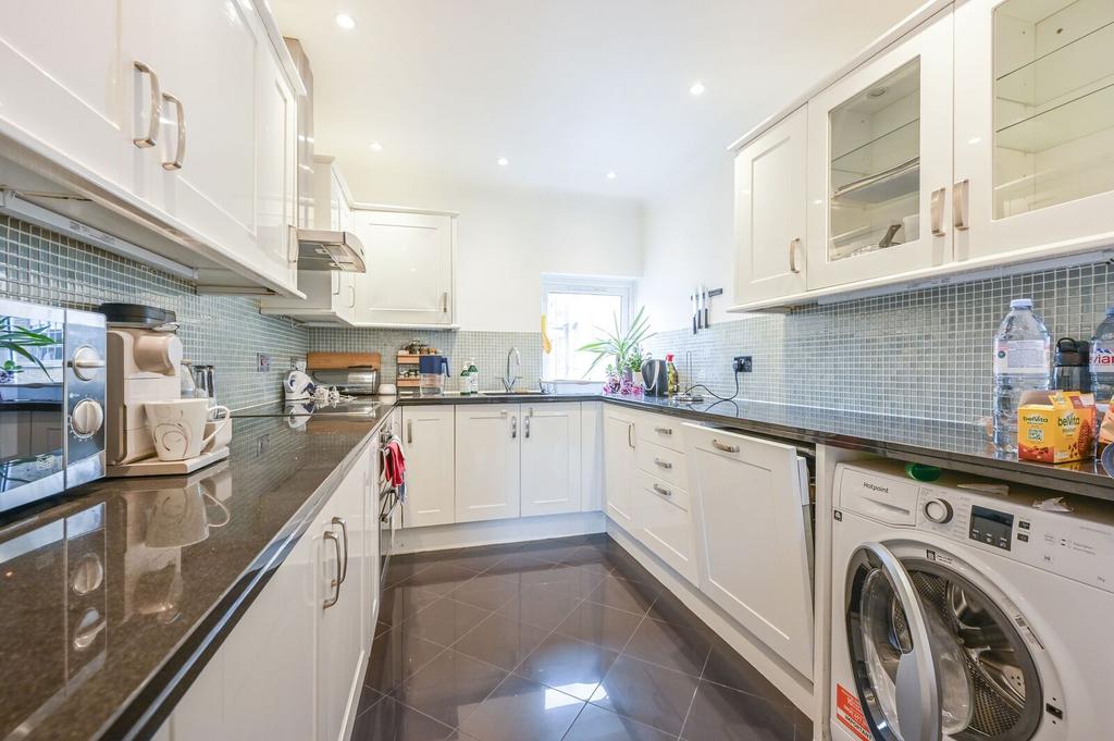 House in London - View 2