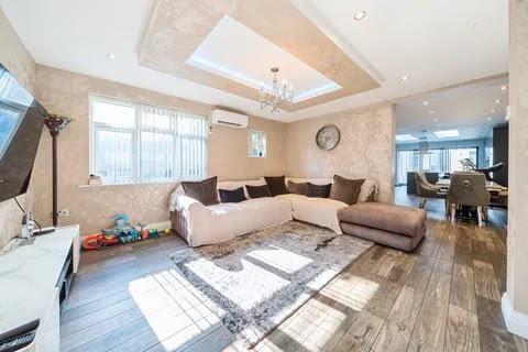 4 bedroom detached bungalow for sale, Bath Road, SLOUGH, SL1