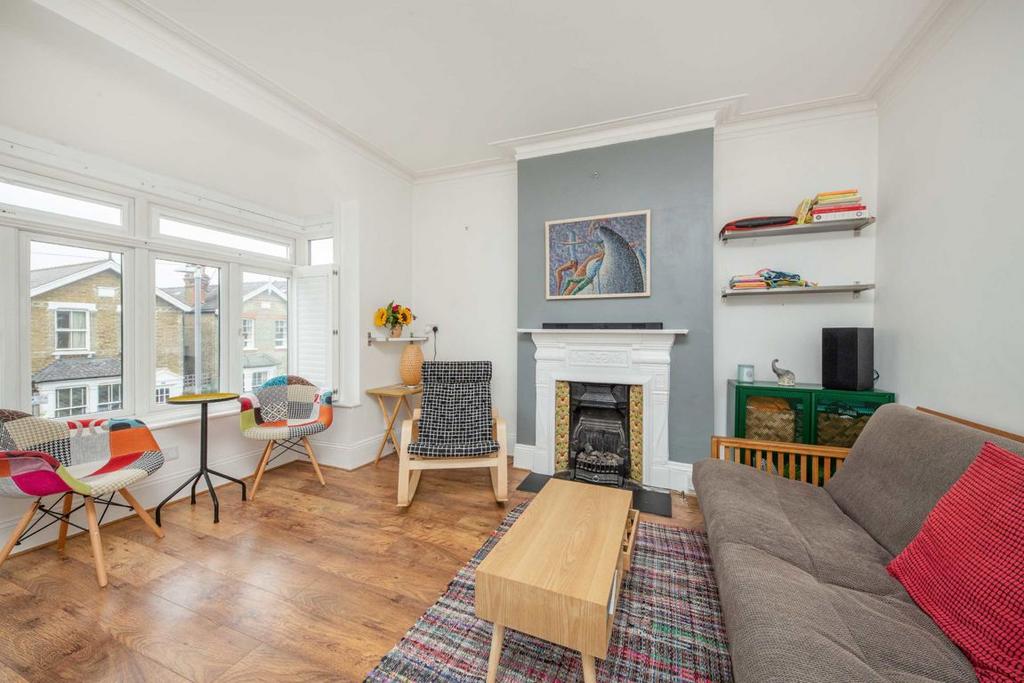 Apartment in Kingston Upon Thames - View 2
