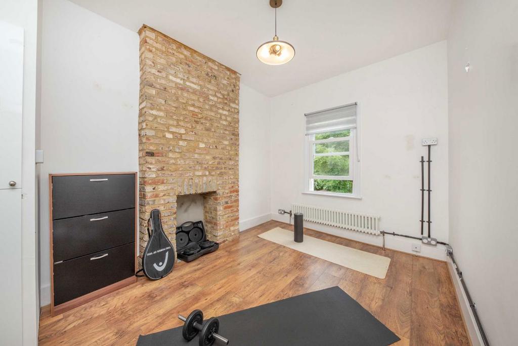 Apartment in Kingston Upon Thames - View 5
