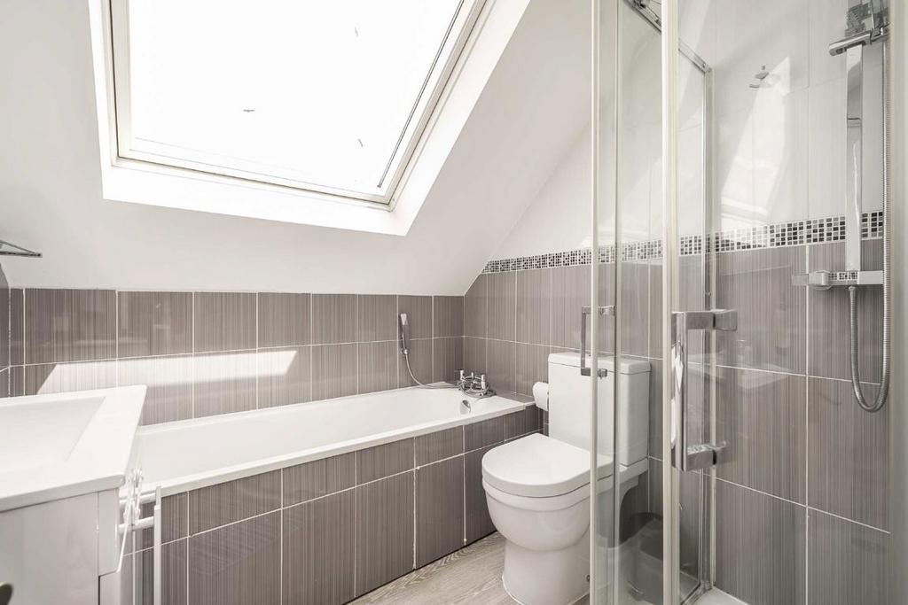 Apartment in Kingston Upon Thames - More
