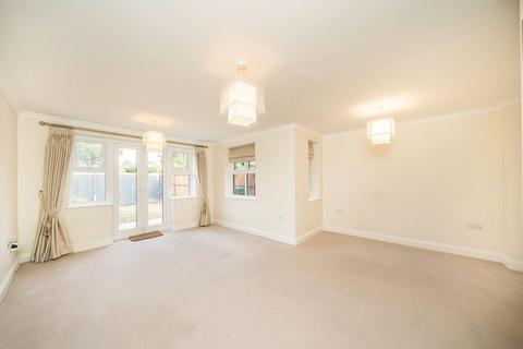 3 bedroom terraced house to rent, Plough Road, Epsom KT19