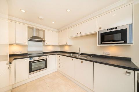 3 bedroom terraced house to rent, Plough Road, Epsom KT19