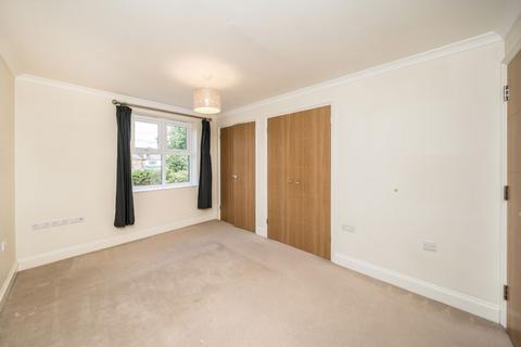 3 bedroom terraced house to rent, Plough Road, Epsom KT19