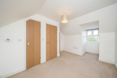3 bedroom terraced house to rent, Plough Road, Epsom KT19