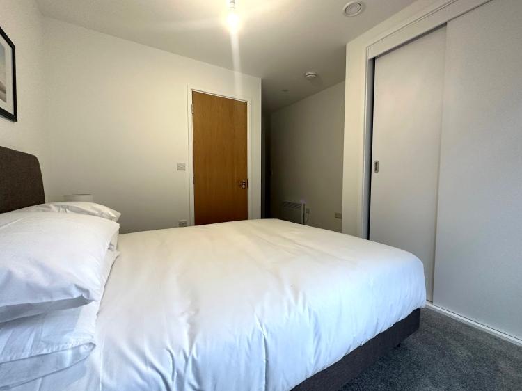 Apartment in Salford Quays - View 4