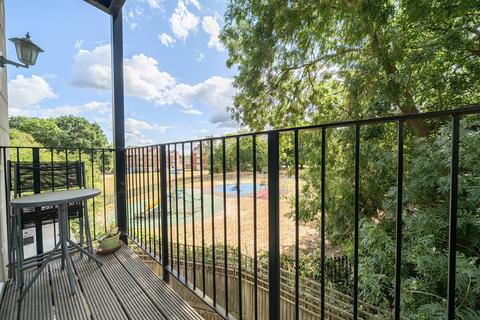 Wells View Drive, Bromley, BR2