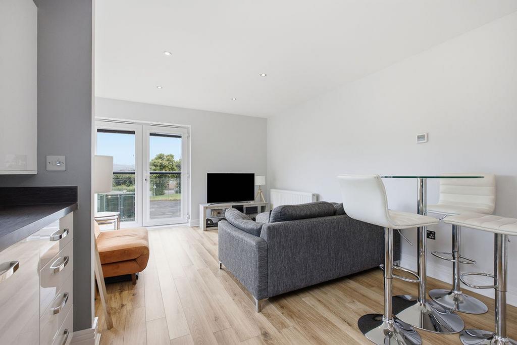 Apartment in Renfrew, Renfrewshire - More