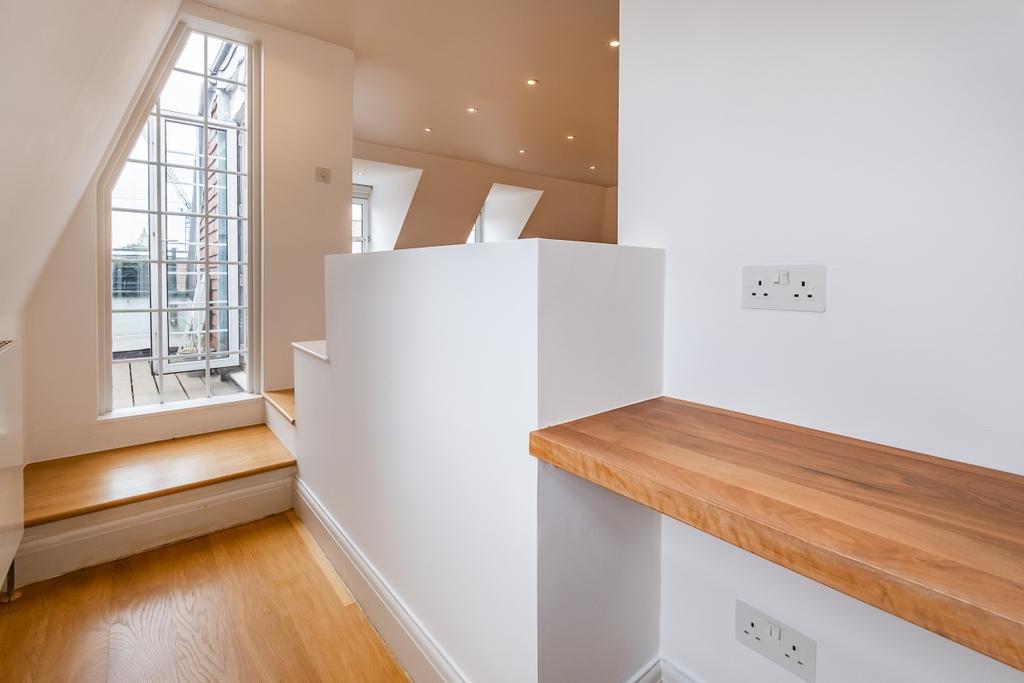 Apartment in London - View 4