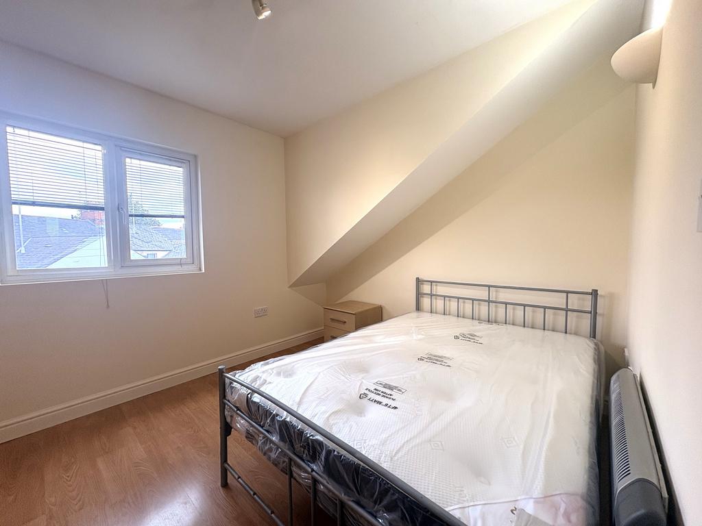 Apartment in Cardiff, Adamsdown - View 3