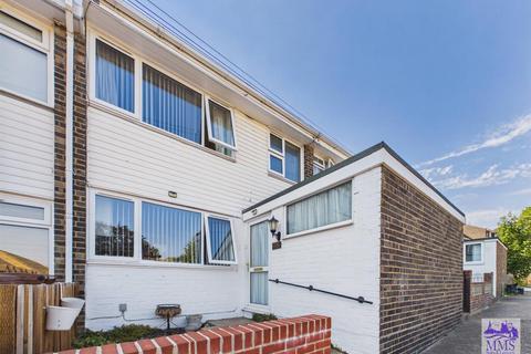 3 bedroom terraced house for sale, Tamar Drive, Strood