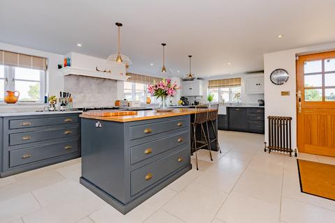 6 bedroom detached house to rent, Rectory Road, Aldham, Colchester, Essex, CO6