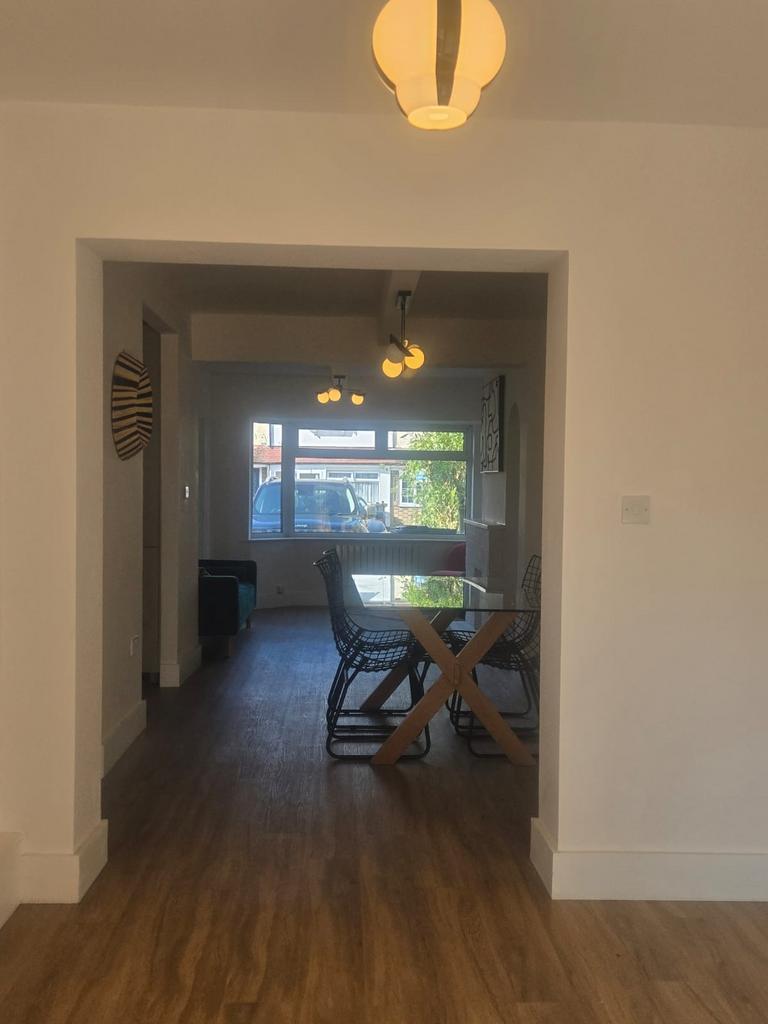 House in FELTHAM - View 2