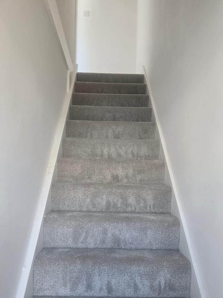 House in FELTHAM - View 3