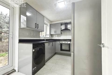 4 bedroom semi-detached house to rent, DEPOSIT ALTERNATIVE AVAILABLE, Hillside, BN2