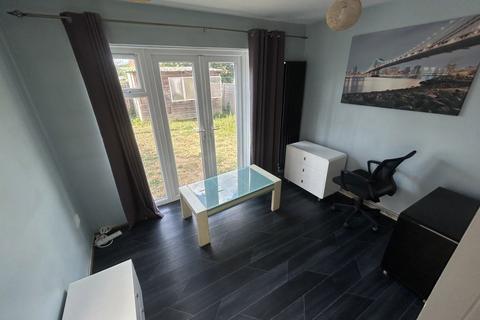 3 bedroom house to rent, Hutchcomb Road