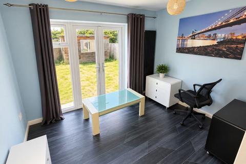 3 bedroom house to rent, Hutchcomb Road