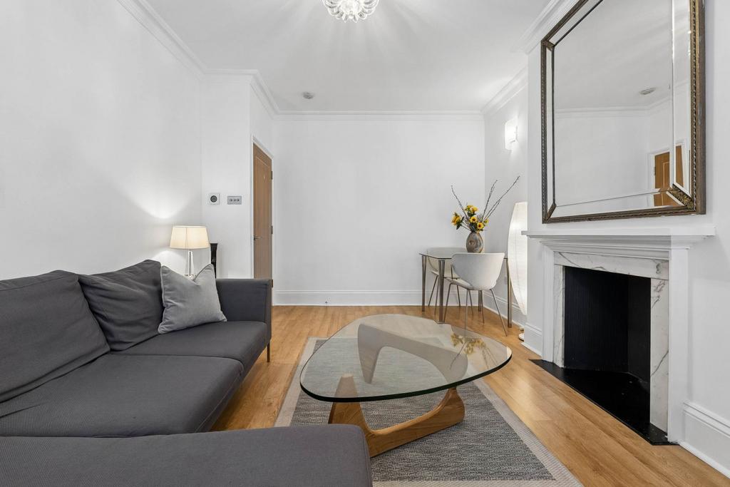 Apartment in London - View 5