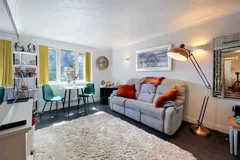1 bedroom apartment for sale, Oaklands Court, Warwick Road, Kenilworth, CV8 1FD