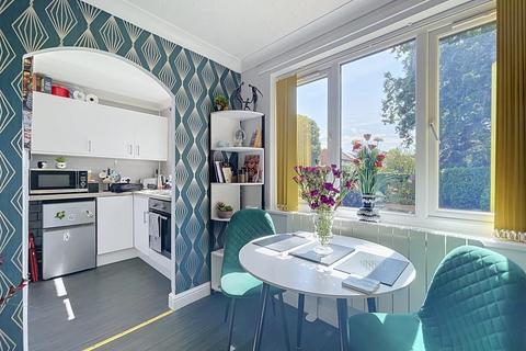 1 bedroom apartment for sale, Oaklands Court, Warwick Road, Kenilworth, CV8 1FD