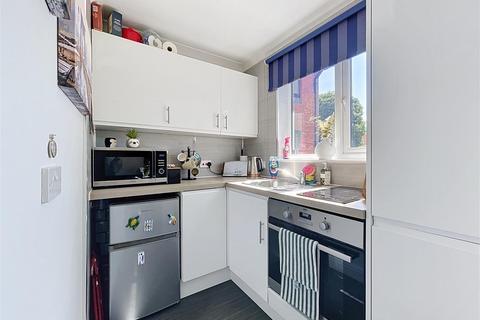 1 bedroom apartment for sale, Oaklands Court, Warwick Road, Kenilworth, CV8 1FD