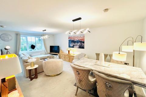 2 bedroom flat for sale, Chaise Meadow, Lymm, WA13