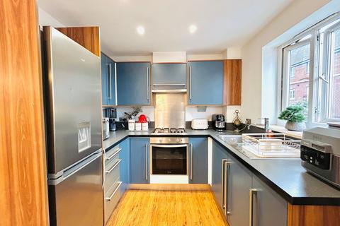 2 bedroom flat for sale, Chaise Meadow, Lymm, WA13