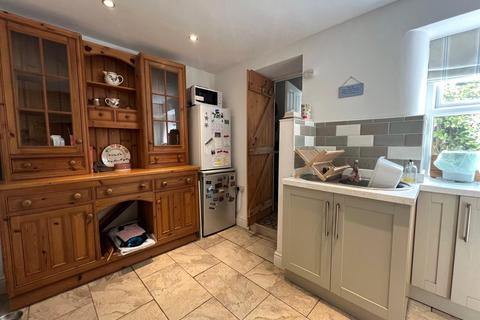2 bedroom semi-detached house to rent, High Street, Honiton, Devon, EX14