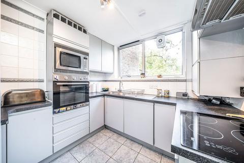 2 bedroom flat for sale, Stroudwater Park, Weybridge KT13